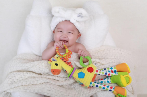 儋州三个月宝宝正确抱姿